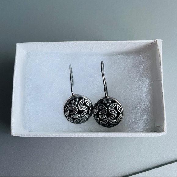 Annika Witt Carved OpenWork Flower Sterling | Mercari Annika Witt Carved OpenWork Flower Sterling Silver Hook Earrings ATI Ind…